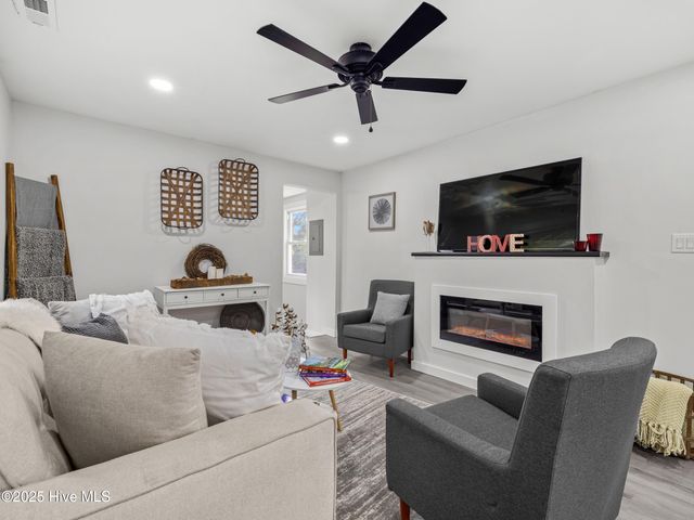 6 Glendale Road, Jacksonville, NC 28540