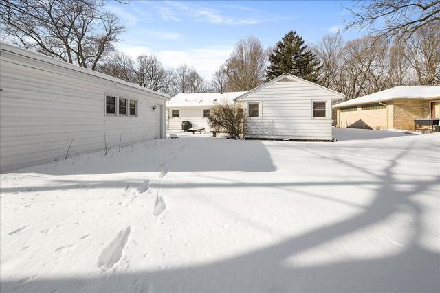 1418 Del Vista Drive, Valparaiso, IN 46385