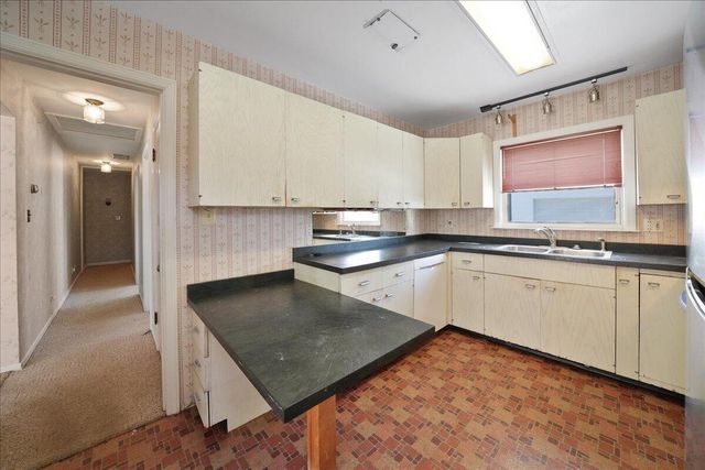 1418 Del Vista Drive, Valparaiso, IN 46385