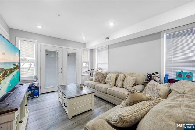 510 17th Street, Newark, NJ 07103