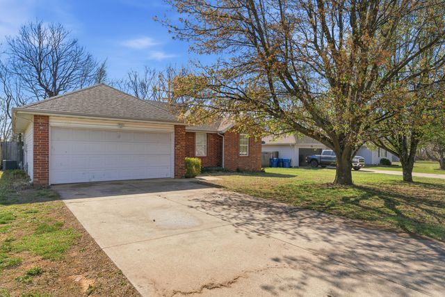 121 Holly Circle, Willard, MO 65781