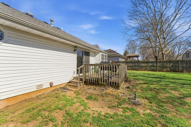 121 Holly Circle, Willard, MO 65781