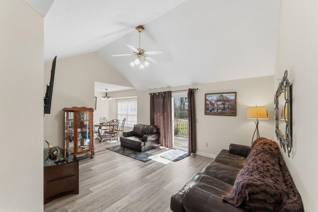 121 Holly Circle, Willard, MO 65781