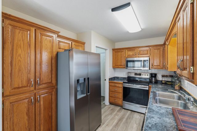 121 Holly Circle, Willard, MO 65781