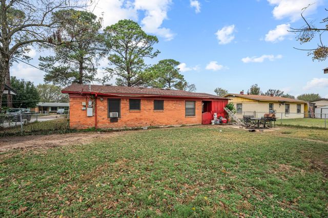 220 Satinwood Drive, Dallas, TX 75217