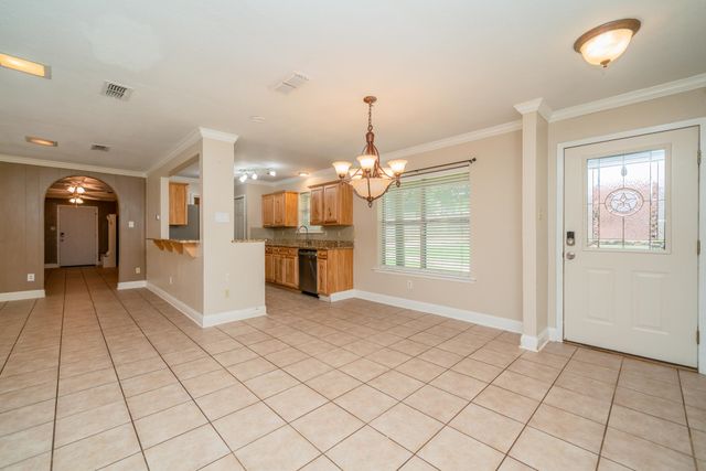 8 Hollers St, Longview, TX 75601