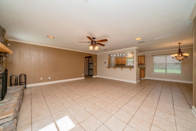 8 Hollers St, Longview, TX 75601