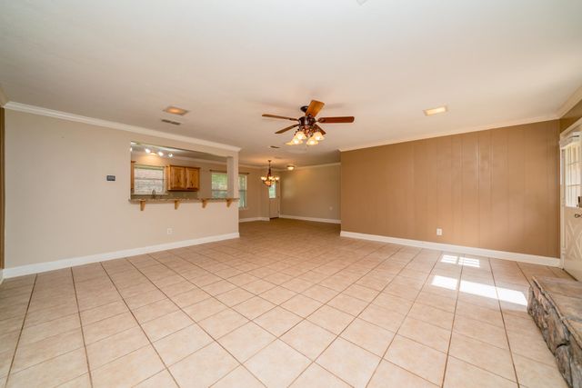 8 Hollers St, Longview, TX 75601