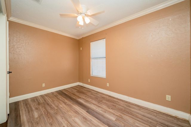 8 Hollers St, Longview, TX 75601