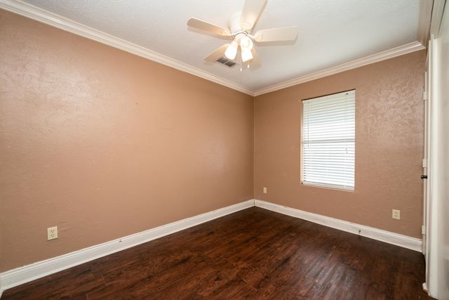 8 Hollers St, Longview, TX 75601