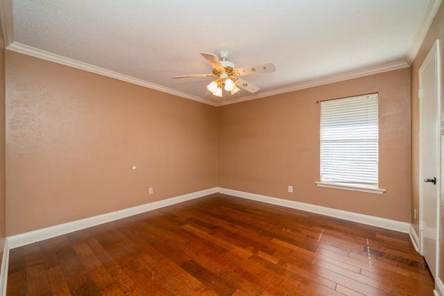 8 Hollers St, Longview, TX 75601