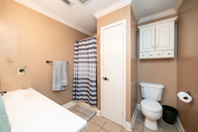 8 Hollers St, Longview, TX 75601