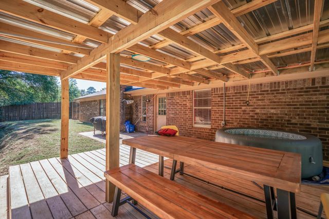 8 Hollers St, Longview, TX 75601