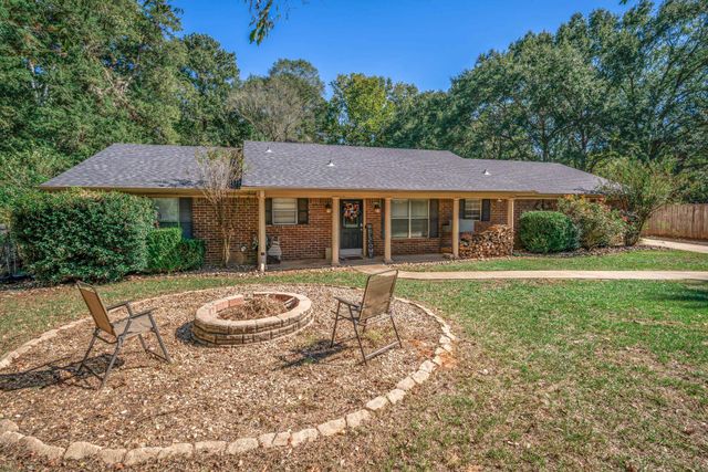 8 Hollers St, Longview, TX 75601