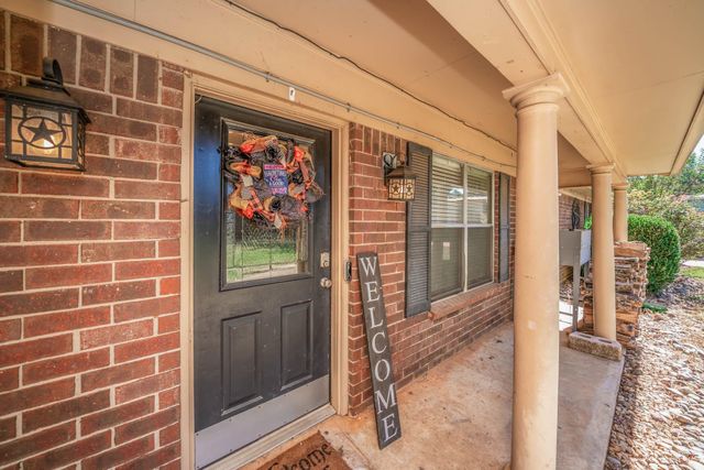 8 Hollers St, Longview, TX 75601