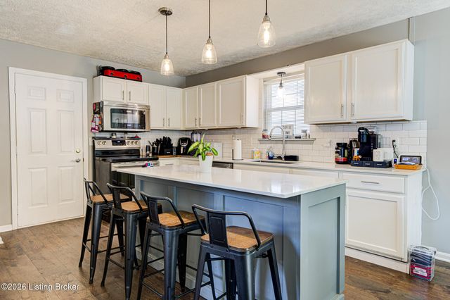 6514 Bridleview Cir, Louisville, KY 40228
