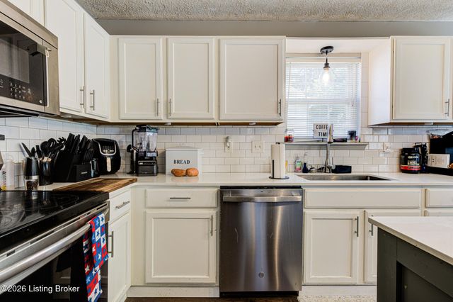 6514 Bridleview Cir, Louisville, KY 40228