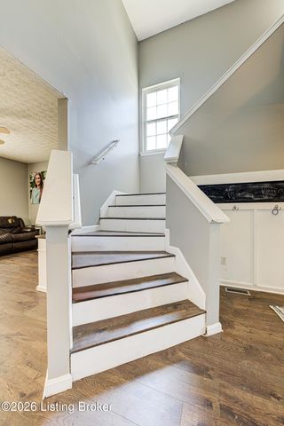 6514 Bridleview Cir, Louisville, KY 40228