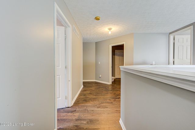 6514 Bridleview Cir, Louisville, KY 40228