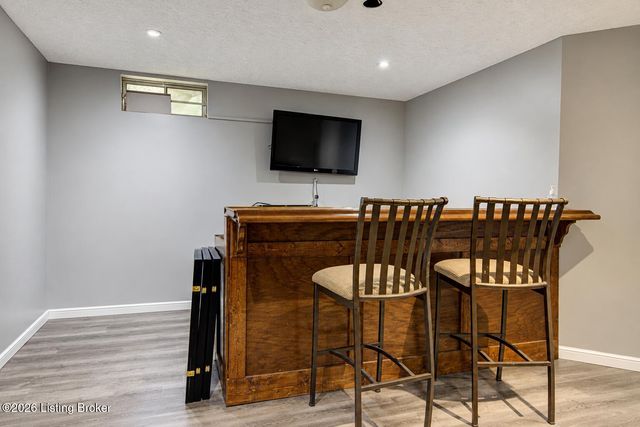 6514 Bridleview Cir, Louisville, KY 40228