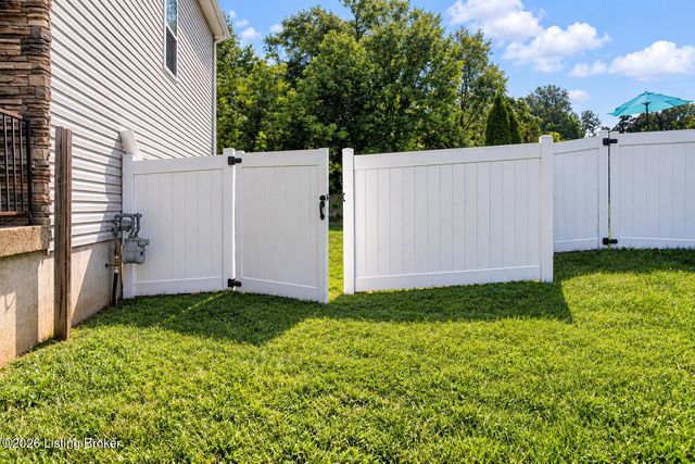 6514 Bridleview Cir, Louisville, KY 40228