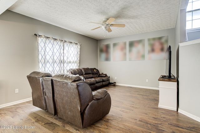 6514 Bridleview Cir, Louisville, KY 40228