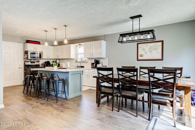 6514 Bridleview Cir, Louisville, KY 40228