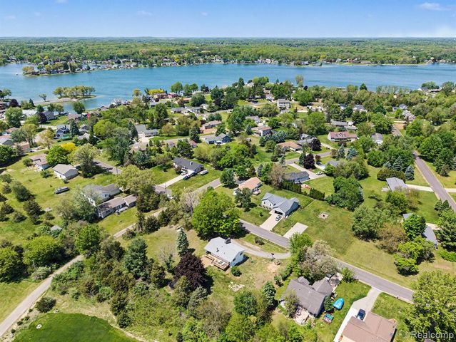 119 Diversy Drive, Brooklyn, MI 49230