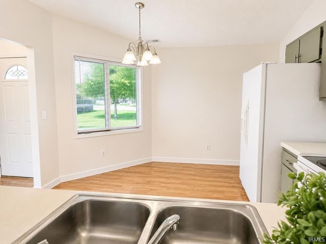 927 May Place, Fort Wayne, IN 46825