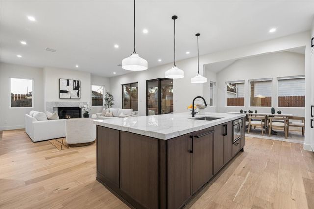 107 E 24th Street, Houston, TX 77008