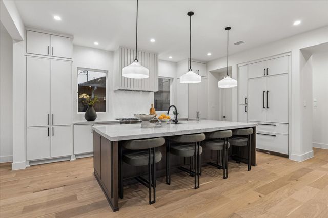 107 E 24th Street, Houston, TX 77008