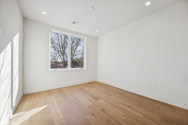 107 E 24th Street, Houston, TX 77008