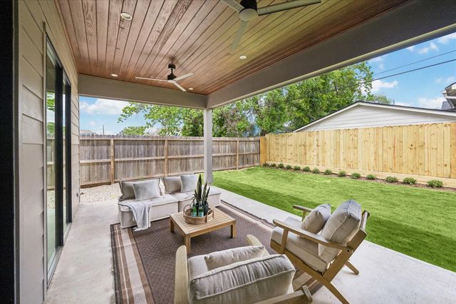 107 E 24th Street, Houston, TX 77008