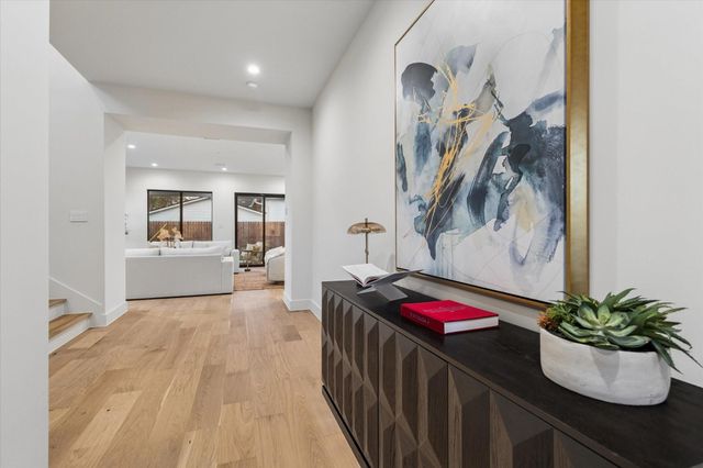 107 E 24th Street, Houston, TX 77008