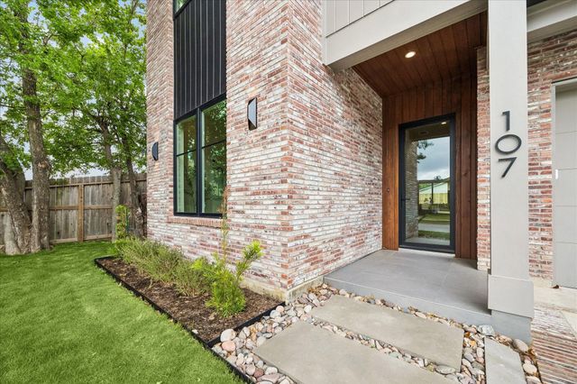 107 E 24th Street, Houston, TX 77008
