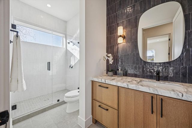 107 E 24th Street, Houston, TX 77008