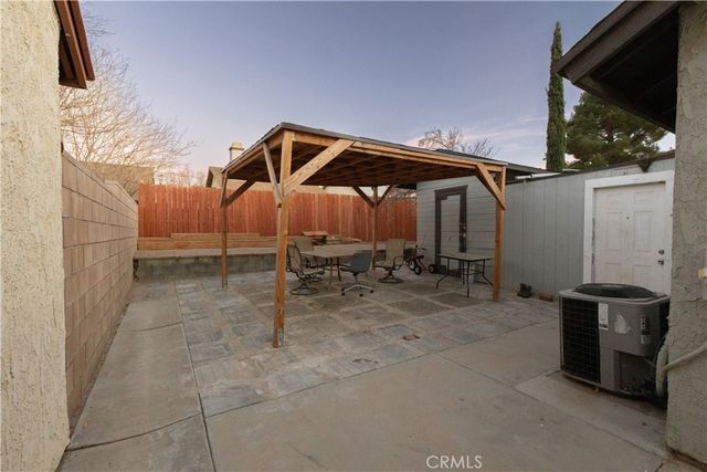 37630 12th Street E, Palmdale, CA 93550