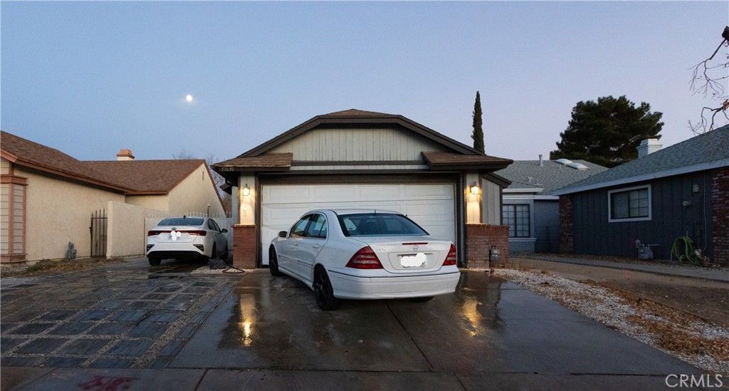 37630 12th Street E, Palmdale, CA 93550