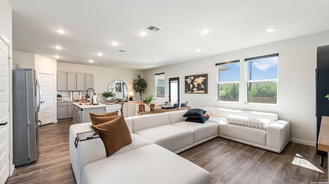 4015 Spirit Star Dr, Converse, TX 78109