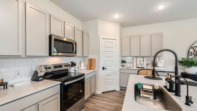 4015 Spirit Star Dr, Converse, TX 78109