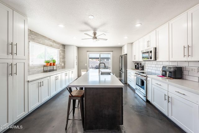 3113 W MARK Lane, Phoenix, AZ 85083
