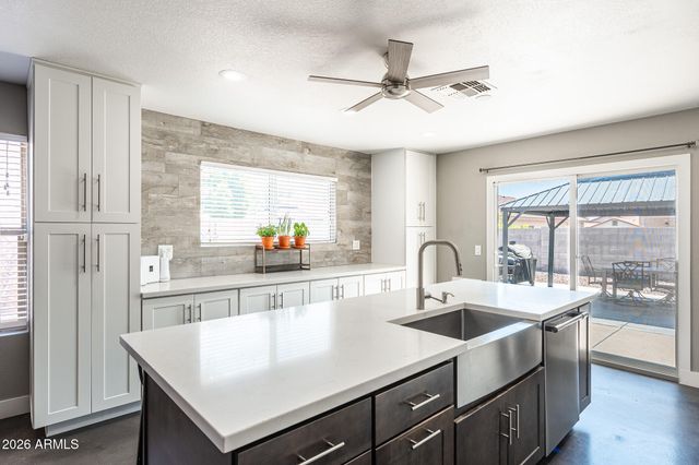 3113 W MARK Lane, Phoenix, AZ 85083
