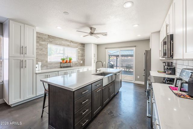 3113 W MARK Lane, Phoenix, AZ 85083