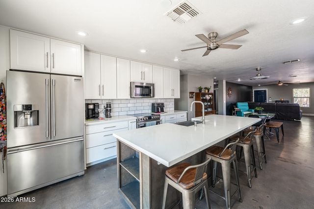 3113 W MARK Lane, Phoenix, AZ 85083