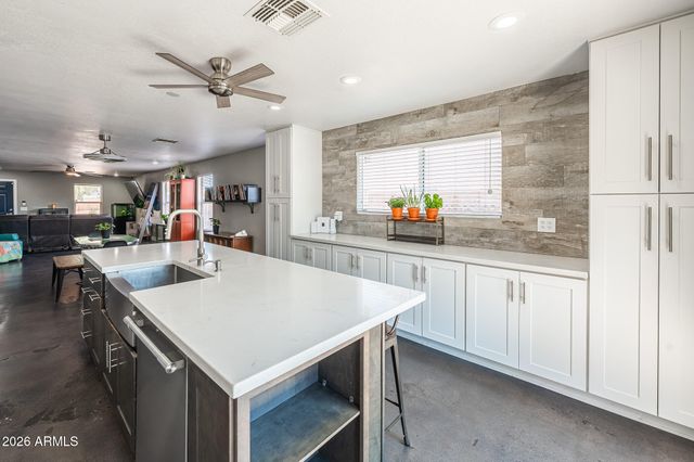 3113 W MARK Lane, Phoenix, AZ 85083