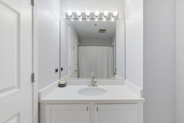 340 W SUPERIOR Street 1201, Chicago, IL 60654