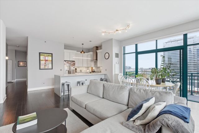 340 W SUPERIOR Street 1201, Chicago, IL 60654