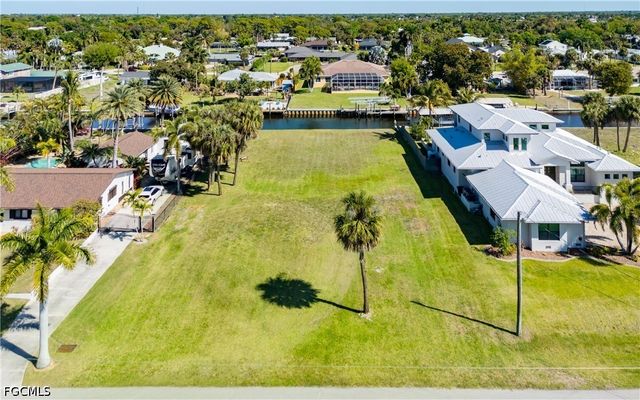 1820 Marina CIR, North Fort Myers, FL 33903