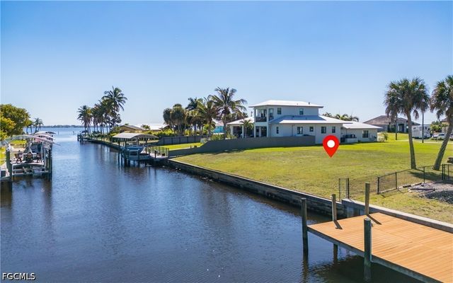 1820 Marina CIR, North Fort Myers, FL 33903