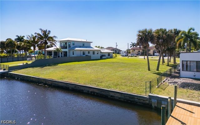 1820 Marina CIR, North Fort Myers, FL 33903